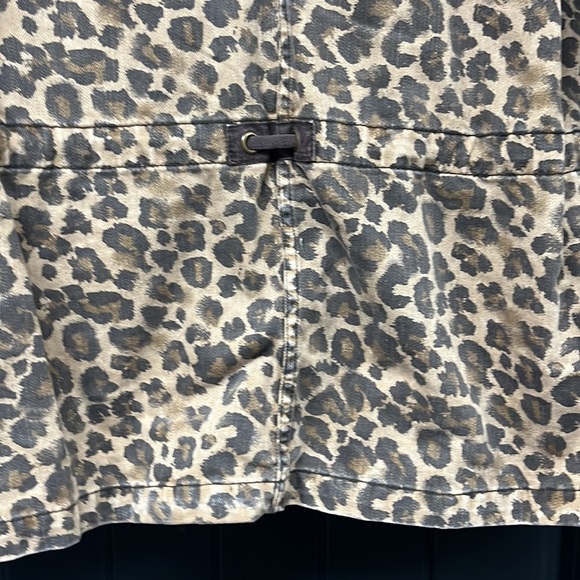 Excellent used condition animal print jacket Smoke free Worn  a handful of times - Picture 10 of 10